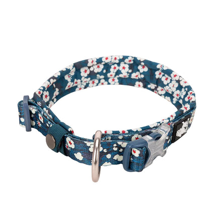 Blått blommigt hundhalsband - bekvämt och slitstarkt